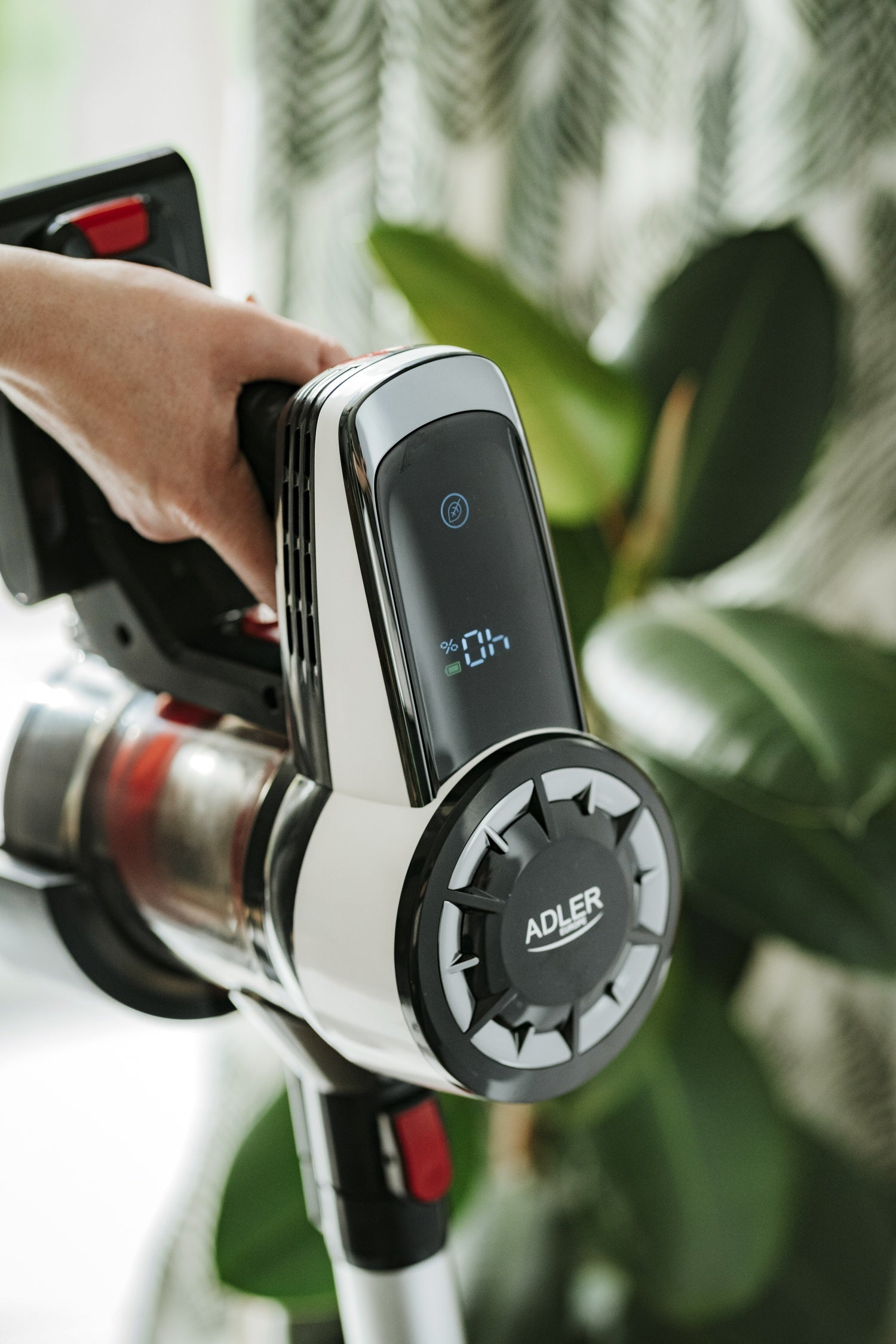 Adler AD 7048 Bagless vacuum cleaner with brushless motor technology