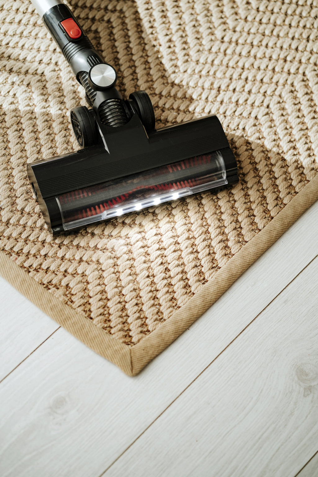 Adler AD 7048 Bagless vacuum cleaner with brushless motor technology